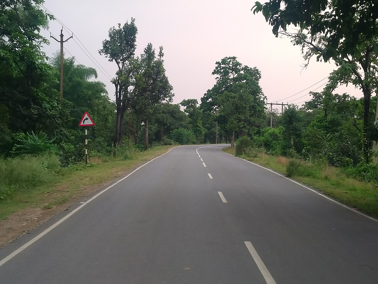 ಗ್ರಾಮೀಣ ರಸ್ತೆಯ ಸಾಂದರ್ಭಿಕ ಚಿತ್ರ